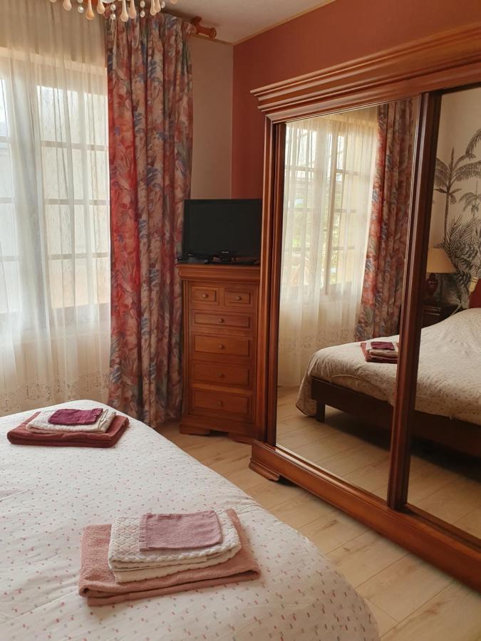Maison Dans Le Bourg Les Pieux Extérieur photo